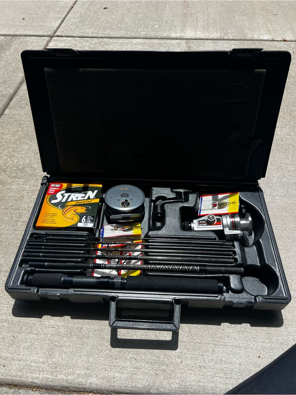 Daiwa Executive Fishing Travel Pack with Lures Line and Rod - Picture 3 of 17